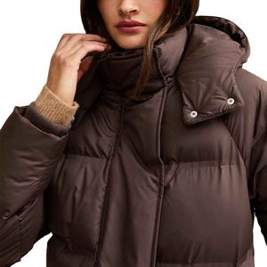 Chaqueta acolchada extra aislante para mujer, diseñada para temperaturas extremadamente frías con alta retención de calor. - Product Image 1