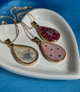 Joyería de Resina Inspirada en la Naturaleza, Collar de Resina Moderno, Colgante de Resina de Diseño, Collar de Resina Hecho a Mano de Lujo - Product Image 3