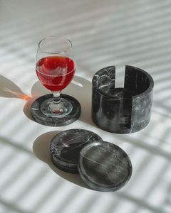 Ensemble de sous-verres en résine époxy faits à la main avec un design artistique unique pour tasses à café, mugs à thé, verres, table à manger et décoration intérieure - Product Image 4