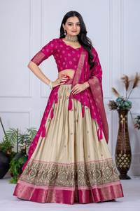 Présentation de notre dernière collection de lehenga en tissu Lichi lourd avec bordure jacquard. - Product Image 2