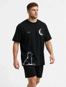 ONETEN APPAREL Camiseta negra de manga corta con cuello redondo para hombre con estampado gráfico de gato y luna - Product Image 3