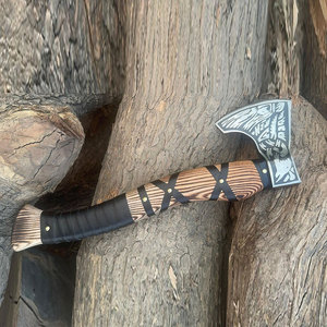 Hacha Vikinga Hecha a Mano con Cabeza de Acero Grabada, Mango de Madera, Empuñadura Envuelta en Cuero, Inspiración Nórdica, Decoración para Exteriores, Regalo - Product Image 3