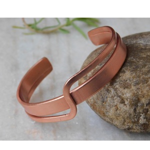 Elegante y Sencillo Brazalete de Cobre, Accesorio Hecho a Mano, Brazalete de Cobre Puro - Product Image 1