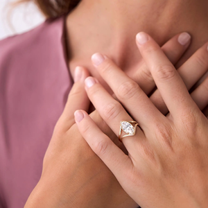 Bague de fiançailles en or jaune de qualité supérieure avec diamant de laboratoire de 2 carats, taille marquise, certification IGI, clarté VS-VVS, 14K/18K - Product Image 4