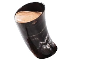 Juego de Vasos de Chupito de Cuerno Vikingo Hechos a Mano con Diseño de Nudo de Brújula Grabado, Copas de Hidromiel de Cuerno Bovino Auténtico con Base de Madera - Product Image 1