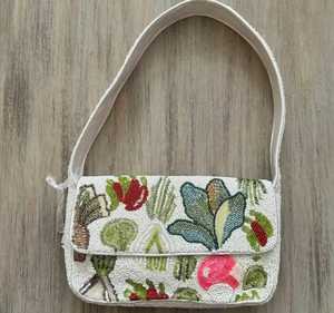 Sac à main pour femme à imprimé fruité, avec broderie artistique et élégante fermeture à rabat - Product Image 4