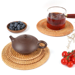 Assiette en bambou tressé du Vietnam, faite à la main, motif floral classique, décoration de vacances et cadeau, décoration pour la maison et la cuisine - Product Image 1