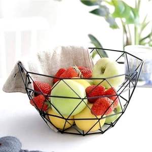 Panier à fruits en métal à motif unique pour la décoration de la cuisine, offrant un attrait décoratif et une solution de rangement fonctionnelle - Product Image 1