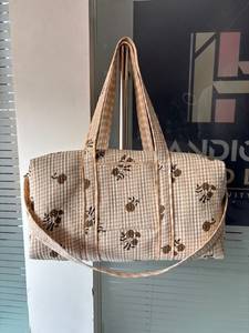 Sac de voyage matelassé en coton avec deux poignées, motif floral Kantha, fermeture ouverte, sac de shopping, cadeau de Noël - Product Image 1