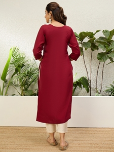 Kurta de Seda Mezclada Color Granate para Mujer, con Bordado en el Cuello y Detalles de Puntos, Largo Regular, Estilo Tradicional Indio, para Diwali y Bodas - Product Image 2