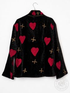 Veste en velours noir Suzani faite à la main, brodée de fleurs, cœur rouge, col mandarin, kimono artisanal, style bohème, vêtement d'extérieur pour l'automne - Product Image 4