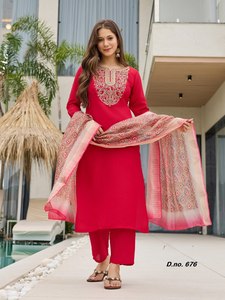 Zain Exports: Nuevo lanzamiento de conjunto moderno de salwar kameez, pantalón y dupatta para mujer, con estampado digital en algodón y rayón, color pistacho. - Product Image 2