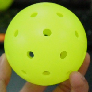 Balles de pickleball OEM, 40 trous, 26g, moulées en une seule pièce, approuvées USAPA, pour entraînement et tournois en intérieur et extérieur, fournisseur - Product Image 1