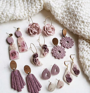 Boucles d'oreilles Offres Spéciales en bois et résine de couleur différente à bas prix à vendre boucles d'oreilles rectangle en résine - Product Image 2