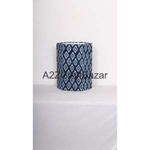 Contenedor de Basura Plegable Innovador de Cartón y Tela de Algodón, Diseño Elegante para Uso en Exteriores, Gestión de Residuos en la Calle - Product Image 1