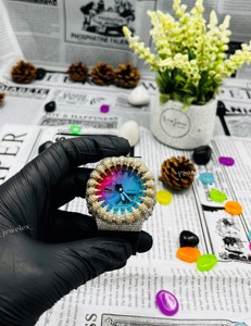Reloj de Lujo para Mujer con Incrustaciones de Moissanita VVS Plateada, Esfera Redonda con Movimiento Analógico Digital y Cierre de Broche - Product Image 4