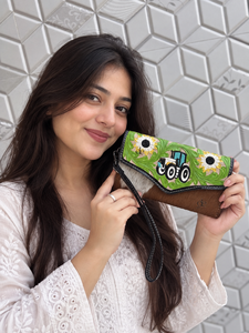 Nuevo y Moderno Bolso de Mano de Cuero Repujado a Mano con Bordado de Corazón en Piel con Pelo, Cartera Bohemia Elegante con Correa para Uso Diario - Product Image 3