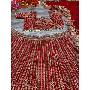 Lehenga choli ผ้าเย็บปักถักร้อยด้ายสวยงามสำหรับใส่ไปงานปาร์ตี้ - Product Image 2