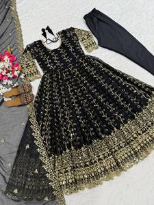 Ensemble de robe Anarkali en faux georgette de qualité supérieure pour femmes avec broderie de paillettes, pantalon Chudi et dupatta de créateur - Product Image 4