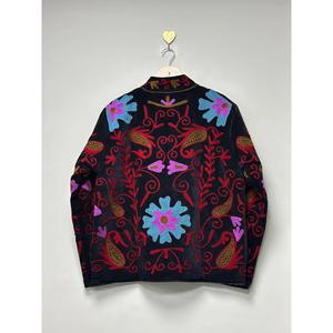 Veste en velours noir pour femme, broderie florale bleue et violette, style ethnique bohème, manches longues, vêtement d'extérieur pour l'automne - Product Image 5