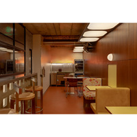 Design d'intérieur de restaurant de style industriel, cuisine ouverte personnalisée, bar, cloison en verre, comptoir de bar