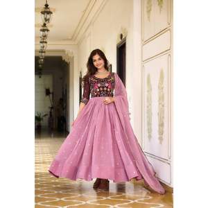 DISEÑADOR SECUENCIA SIMMER CON BORDADO CON HILO BATA DE TRABAJO CON DUPATTA ROSA - Product Image 1