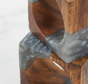Ronds de serviette carrés modernes en bois avec accents en résine grise pour mariage et décoration de table - Product Image 2