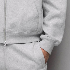 Sweat à capuche pour homme, couleur unie, fermeture éclair, design minimaliste, coutures durables, tissu confortable, pour les acheteurs en gros avec logo personnalisé - Product Image 4