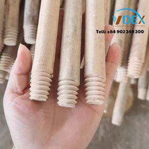 VDEX du Viet Nam fournit des matières premières pour fabriquer un manche de balai en bois naturel pour la maison et le jardin. - Product Image 4