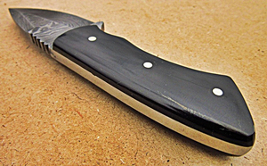Couteau de chasse à pointe tombante, lame en acier Damas, bord biseauté, manche en bois, épaisseur 0,6 mm - Product Image 4