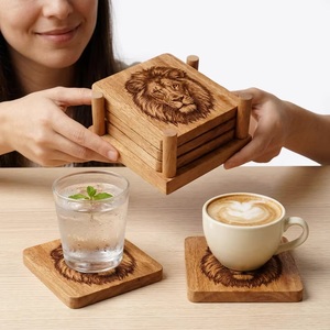 Juego de Posavasos Cuadrados Rústicos de Madera con Diseño de León, Alfombrillas y Bases Clásicas Hechas a Mano, 10 cm de Diámetro, Arte con Cuentas de Uttar Pradesh - Product Image 4