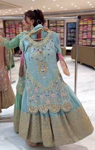 Ensemble de robe traditionnelle indienne pakistanaise bleu clair brodée pour femmes avec travail de sequins floraux, coupe régulière, longueur midi - Product Image 4