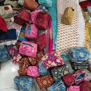 Ensemble de 3 trousses de maquillage vintage personnalisables en coton matelassé, imprimé indien écologique, avec fermeture éclair, résistantes à l'eau et grande capacité - Product Image 5