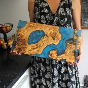 Bandeja de Servir de Madera de Olivo y Resina Epoxi Hecha a Mano de Lujo con Asas Doradas, Platos Decorativos para Cocina, Comida, Hotel, Restaurante, Bistro - Product Image 1