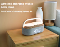 Lampu Speaker Multifungsi Daya Keluaran 15W dengan Radio Jam, Pengisi Daya, Baterai Standar, Input 9V/2A