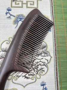 Peine de madera de último diseño para cabello largo, duradero, de forma redonda natural, para damas elegantes, artesanía natural. - Product Image 2