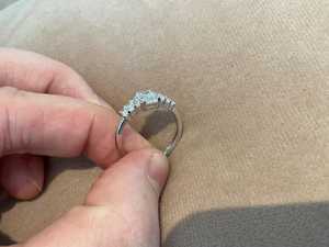 Anillo Moderno de 7 Piedras con Moissanita Corte Esmeralda de 1 Quilate, Brillante, Plata 925 Original, Joyería para Damas de Honor, para Bodas - Product Image 3