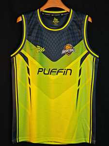 เสื้อบาสเก็ตบอล PUFFIN SPORTS แบบไม่มีแขน สำหรับทุกเพศ ผลิตจากผ้าตาข่าย ระบายอากาศได้ดี 100% โพลีเอสเตอร์ สีไล่เฉดแบบซับลิเมชั่น สามารถสั่งทำได้ตามต้องการ - Product Image 1