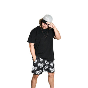Shorts de Playa Negros para Hombre con Estampado de Corazones, Secado Rápido, Cintura Elástica, Shorts Casuales - Product Image 1