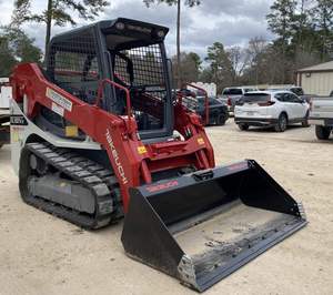 Chargeuse compacte sur chenilles Takeuchi TL10V2 d'occasion avec moteur diesel, pompe hydraulique et godet pour la construction - Product Image 3