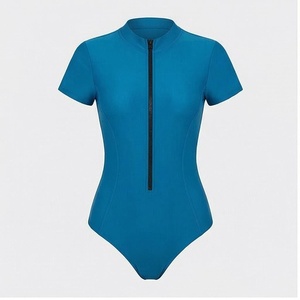 Ensemble de yoga 2 pièces imprimé papillon bleu avec finition dorée, body à col en V profond et jupe portefeuille longueur genou - Product Image 1