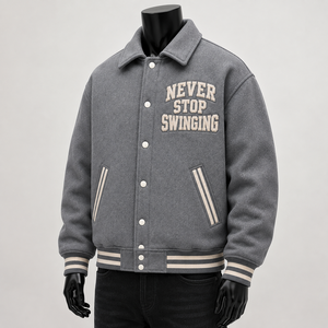 Chaqueta Varsity Gris para Hombre con Parches Bordados, Estilo Preppy, Chaqueta de Béisbol de Algodón para Otoño - Product Image 3