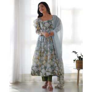 Conjunto de Vestido Anarkali de Diseñador con Pantalón y Dupatta para Fiestas, Talla XS, Hecho de Rayón - Product Image 4