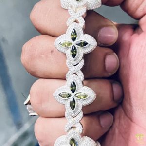 สร้อยข้อมือลายดอกไม้สุดหรูพร้อมหินเจียระไนสีเขียวประดับเพชรดีไซน์สุดหรู - Product Image 1