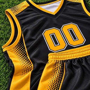 Uniforme de Baloncesto Personalizado de Buena Calidad, Jersey y Pantalones Cortos con Panel Lateral de Puntos Amarillos sobre Negro, Ropa Deportiva para Equipos al Por Mayor - Product Image 3