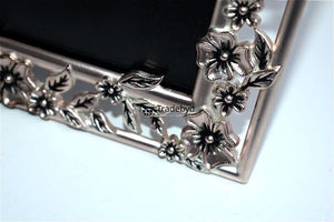 Marco de Fotos Metálico Premium Hecho a Mano para Decoración de Mesa por Tradebyd - Product Image 5