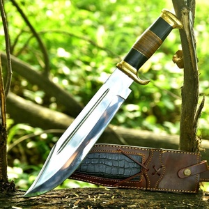Couteau utilitaire traditionnel fait main en acier Damas à pointe clip, manche en Micarta, étui en peau de crocodile - OEM - Product Image 1