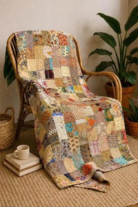 Couvre-lit en soie beige fait main, patchwork, couvre-lit indien en soie Kantha - Product Image 2