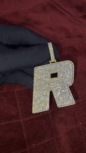 Pendentif lettre R en acier inoxydable plaqué or 18 carats avec micro-incrustation de moissanite, bijoux de mode hip-hop unisexe, breloque certifiée IGI - Product Image 2