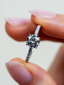 Bague de fiançailles en diamant de laboratoire rond brillant de luxe 1,00 ct, or massif 18K/14K/10K, bande pavée, bijoux de mariée minimalistes - Product Image 4